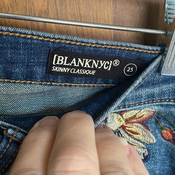 BLANK NYC Women's Skinny Ankle Embroidered Jeans Size 25. Raw hem - Picture 4 of 15